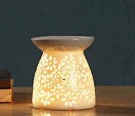 Aroma Duftlampe aus
Keramik mit Kerzenlöffel weiß